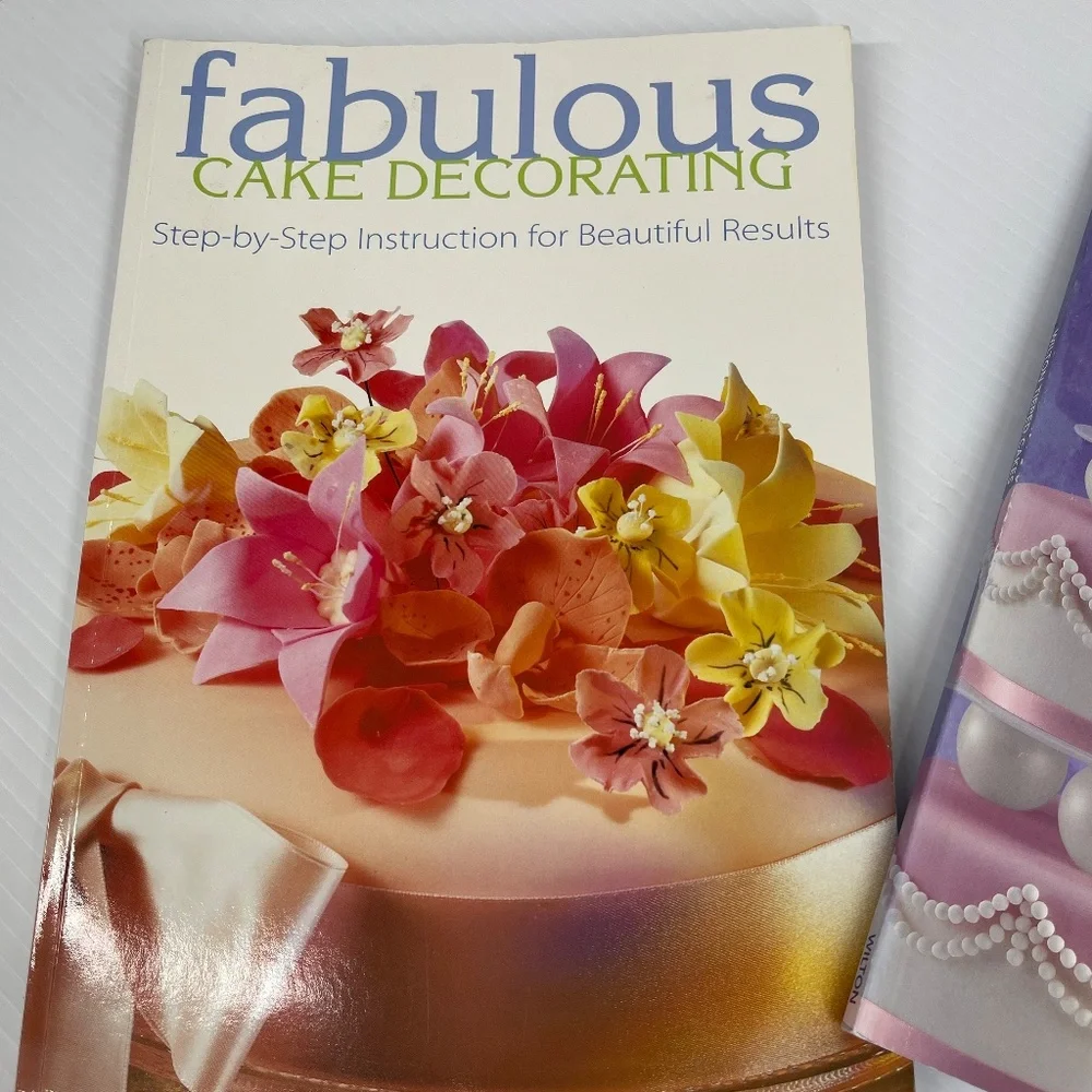 Set of 4 Cake Decorating Books - Picture 5 of 11